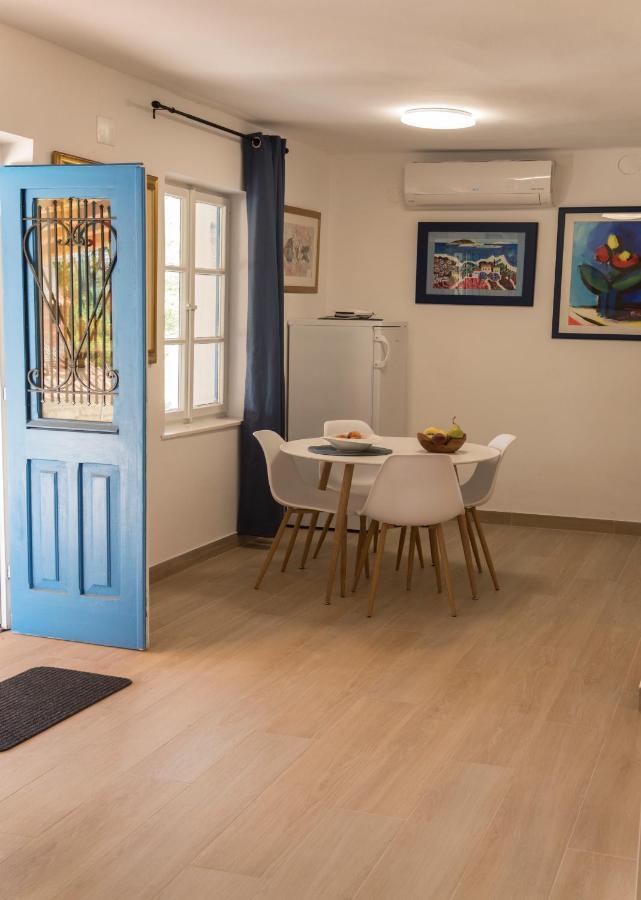 Apartment Roza *